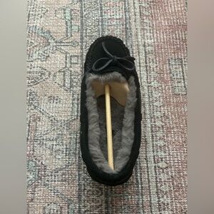 NEW never worn black Ugg slippers